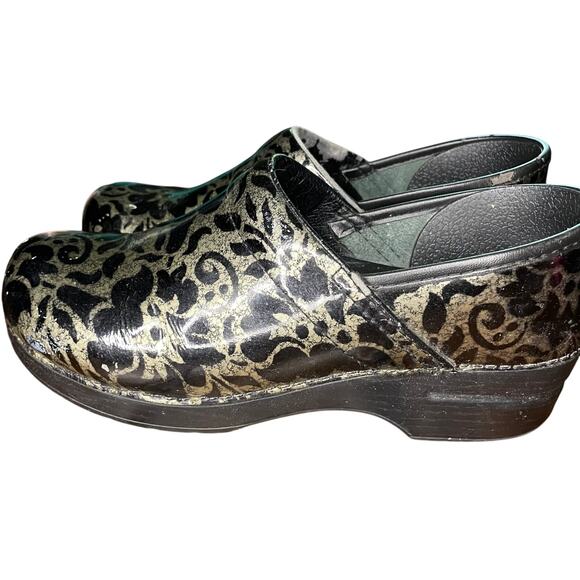 Dansko sz 40 Black & Silver floral Slip on Clogs Leather Pantent Comfort Shoes - Picture 3 of 6